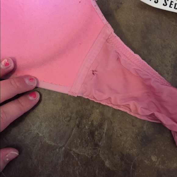 Pink vs bra - Picture 2 of 4